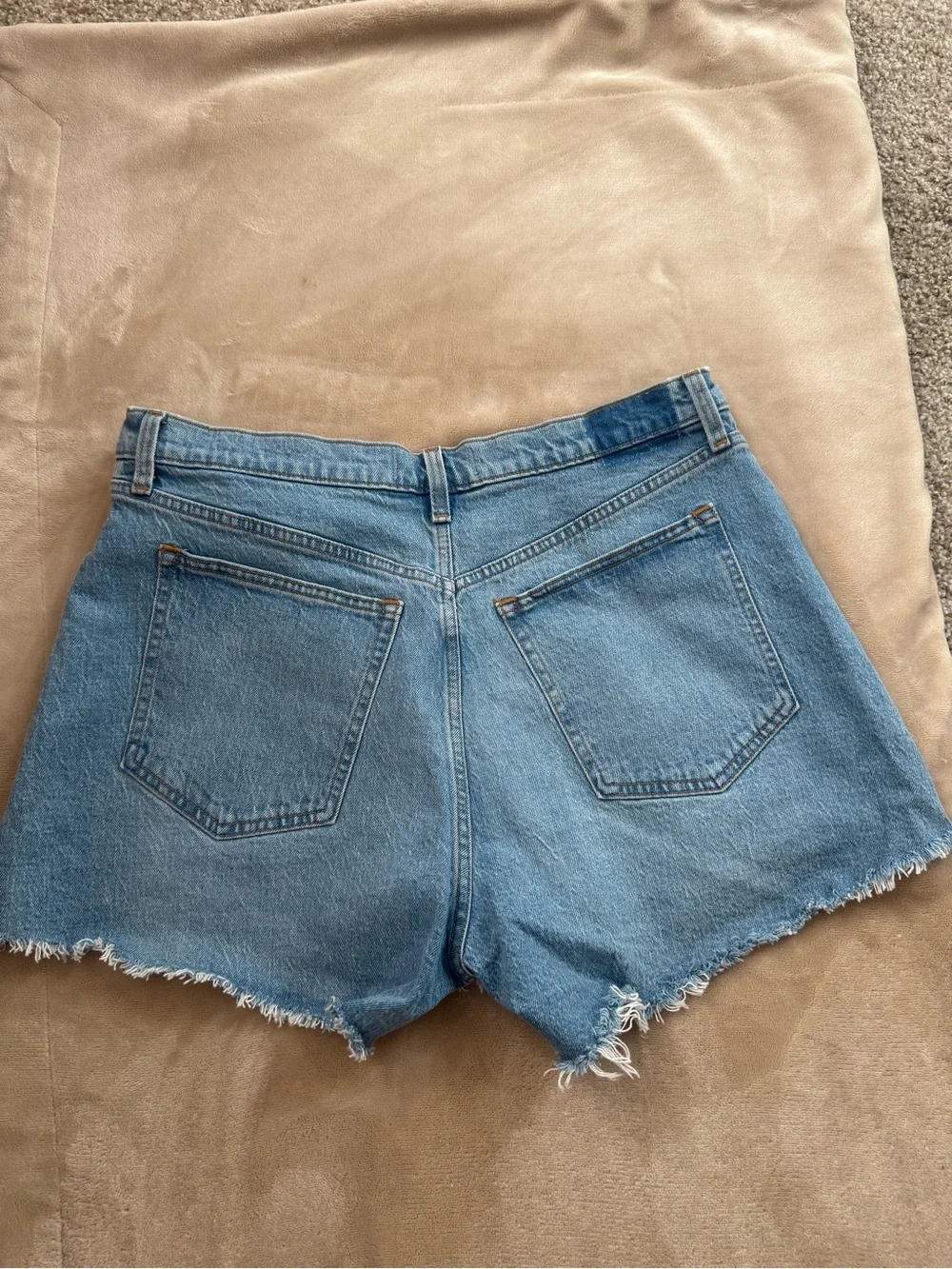 Abercrombie & Fitch Curve Love 90s Relaxed Cutoff Jean Shorts - Picture 5 of 5